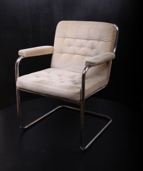 Thonet_Freischwinger_Sessel_(EMT074)