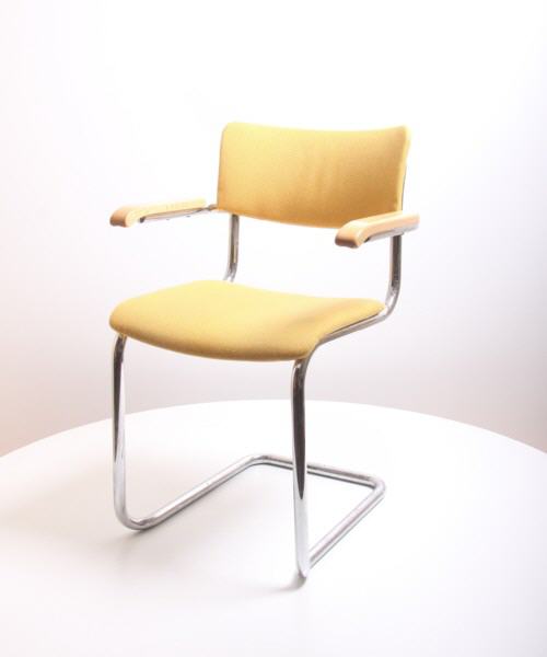 Thonet_ Polster_Freischwinger_(EMT131)