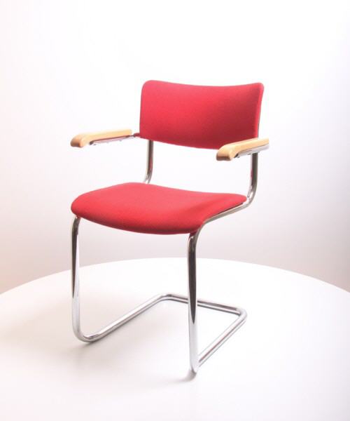 Thonet_ Polster_Freischwinger_(EMT132)